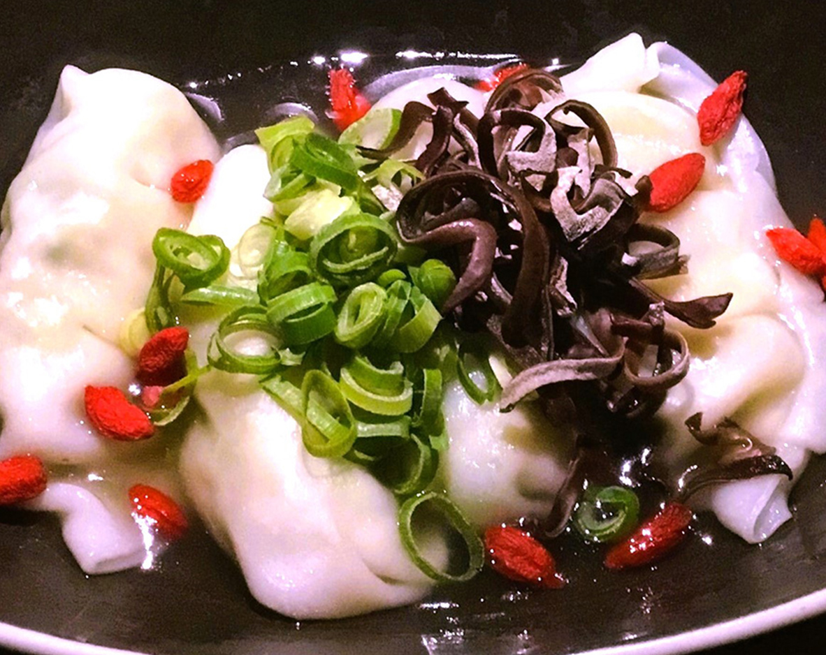 本場中国式薬膳スープ餃子