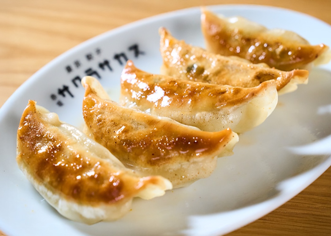 肉汁ほとばしる薄皮パリパリ餃子01