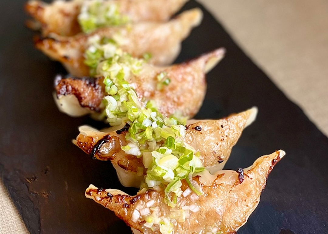 旨味溢れるコリコリ牛タン餃子