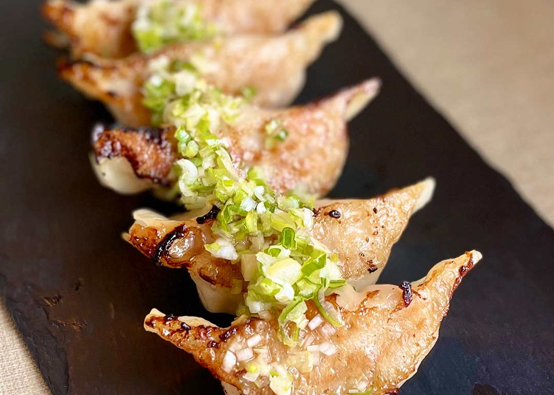 旨味溢れるコリコリ牛タン餃子