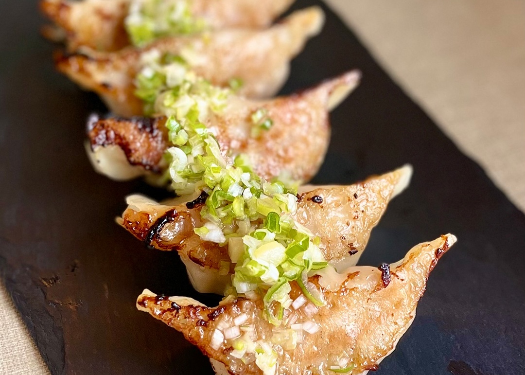 旨味溢れるコリコリ牛タン餃子