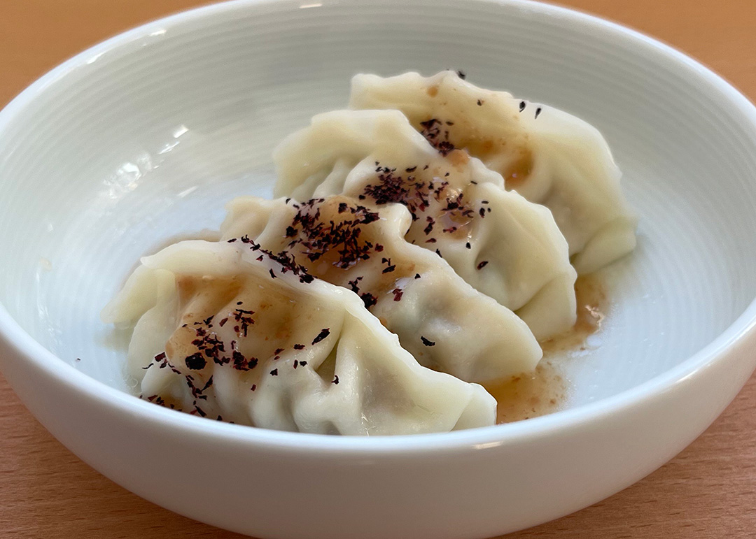もちっと食感水餃子！出汁梅だれ